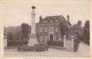 Fontaine-le-Bourg - Le Monument aux Morts et la Mairie - 76 - Seine-Maritime