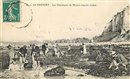 Le Tréport - Les chercheurs de moules dans les roches  - Seine-Maritime ( 76) - Normandie
