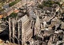 AMIENS : Vue arienne de la cathdrale Notre-Dame - A gauche la SOMME